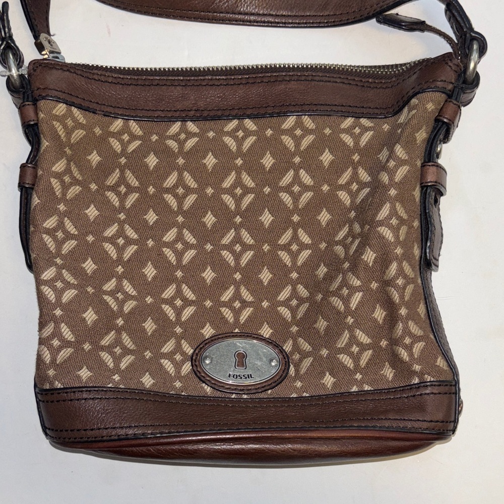 FOSSIL MADDOX BROWN LEATHER/CANVAS BUCKET CROSSBODY BAG TAN GEOMETRIC DESIGN